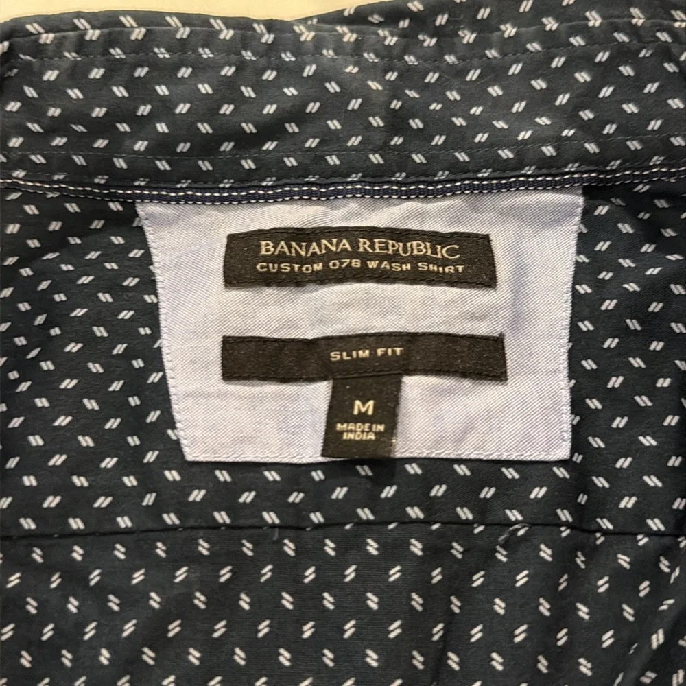 BANANA REPUBLIC MEN BUTTON DOWN SLIM FIT SIZE MEDIUM. EUC.